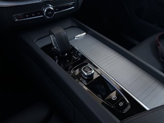 Volvo XC60 T6 Plus Dark AWD Head-up Display*Standheizung*Schiebedach*360°Kamera*  Recharge Plug-In Hybrid - bilder 7