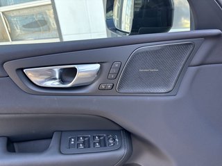 Volvo XC60 T6 Plus Dark AWD Head-up Display*Standheizung*Schiebedach*360°Kamera*  Recharge Plug-In Hybrid - bilder 9