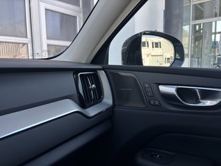 Volvo XC60 T6 Plus Dark AWD Head-up Display*Standheizung*Schiebedach*360°Kamera*  Recharge Plug-In Hybrid - bilder 9