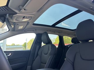 Volvo XC60 T6 Plus Dark AWD Head-up Display*Standheizung*Schiebedach*360°Kamera*  Recharge Plug-In Hybrid - bilder 13