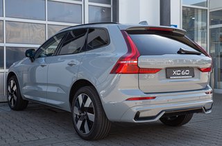 Volvo XC60 T6 Plus Dark AWD Head-up Display*Standheizung*Schiebedach*360°Kamera*  Recharge Plug-In Hybrid - bilder 4
