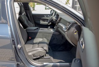 Volvo XC60 T6 Plus Dark Recharge AWD*Schiebedach*Standheizung*ACC*360°Kamera   Plug-In Hybrid AWD - bilder 9
