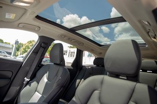 Volvo XC60 T6 Plus Dark Recharge AWD*Schiebedach*Standheizung*ACC*360°Kamera   Plug-In Hybrid AWD - bilder 10
