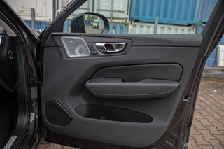 Volvo XC60 T8 Ultra Dark AWD AHK*SHD*Standheizung*ACC*Luftfahrwerk  Recharge Plug-In Hybrid - bilder 10