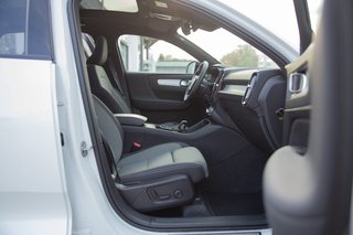 Volvo XC40 B4 Plus Dark 2WD 360°Kamera Schiebedach - bilder 8