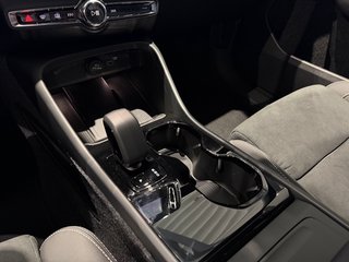 Volvo EX40 185 kWSingle Motor Extended Range Ultra Black Edition Standheizung*AHK*Schiebedach*360°Kamera*BLIS - bilder 10
