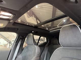 Volvo EX40 185 kWSingle Motor Extended Range Ultra Black Edition Standheizung*AHK*Schiebedach*360°Kamera*BLIS - bilder 12