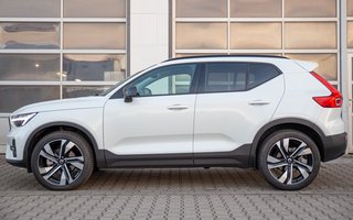Volvo XC40 B4 Ultimate Dark Standheizung*Schiebedach*360°*BLIS Ultra 2WD - bilder 2