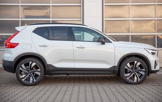 Volvo XC40 B4 Ultimate Dark Standheizung*Schiebedach*360°*BLIS Ultra 2WD - bilder 3