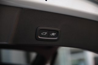 Volvo XC40 B4 Ultimate Dark Standheizung*Schiebedach*360°*BLIS Ultra 2WD - bilder 8