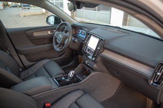 Volvo XC40 B4 Ultimate Dark Standheizung*Schiebedach*360°*BLIS Ultra 2WD - bilder 7