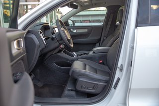 Volvo XC40 B4 Ultimate Dark Standheizung*Schiebedach*360°*BLIS Ultra 2WD - bilder 9