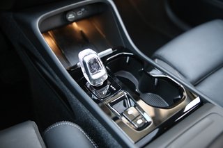 Volvo XC40 B4 Ultimate Dark Standheizung*Schiebedach*360°*BLIS Ultra 2WD - bilder 14