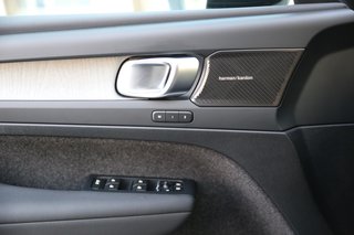 Volvo XC40 B4 Ultimate Dark Standheizung*Schiebedach*360°*BLIS Ultra 2WD - bilder 15