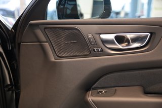 Volvo XC60 B5 Plus Dark AWD Schiebedach*AHK*ACC*360°*Sitzheizung - bilder 9