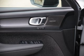 Volvo EX40 Single Motor Extended Range RWD Ultra Black Edition AHK*Schiebedach*Standheizung - bilder 20