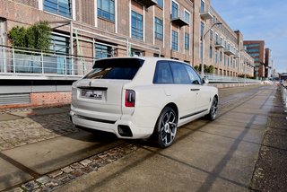 Rolls-Royce Cullian Black Badge 2026 4 Seats I star headliner I star tailgate I Shelby Grey - foto 5