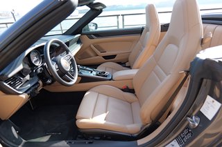 Porsche 992 Carrera 4 Cabriolet - photo 9