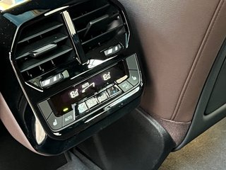 BMW IX 40 XDrive Panorama-Glasdach - bilder 12