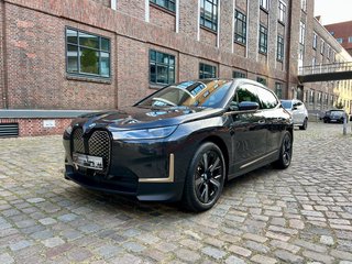 BMW IX 40 XDrive Panorama-Glasdach - bilder 1