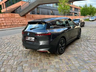 BMW IX 40 XDrive Panorama-Glasdach - bilder 14
