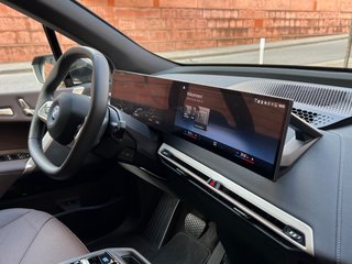 BMW IX 40 XDrive Panorama-Glasdach - bilder 17