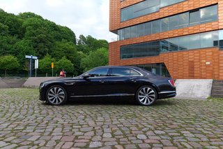 Bentley Flying Spur 6.0 W12 4 Mulliner First Edition - foto 3