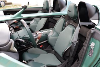 Aston Martin V12 Speedster - photo 11