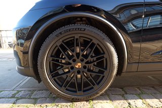 Porsche Macan Electric 4 - foto 17