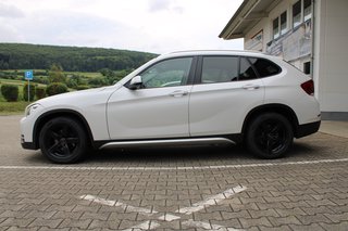 BMW X1 20 d xDrive AHK Leder Panoramadach Xenon x Line Allrad - bilder 2