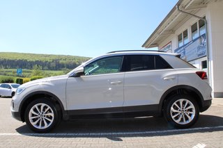 Volkswagen T-Roc Life 1.5 l TSI DSG AHK NAV LED Ladeboden Verkehrszeichenerkennung - bilder 4