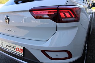 Volkswagen T-Roc Life 1.5 l TSI DSG AHK NAV LED Ladeboden Verkehrszeichenerkennung - bilder 6