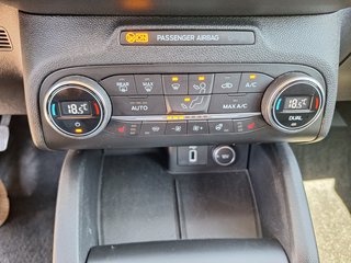 Ford Focus Turnier 1.0 EcoB. C&C Navi LED Key-Free Winter-P. Alus - bilder 16