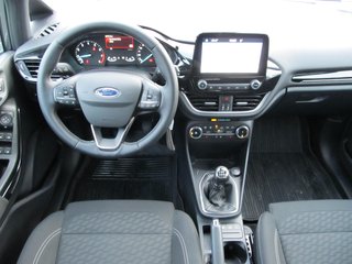 Ford Fiesta Titanium 1.0 MHEV LED DAB PPS Hi Winter-P. - bilder 7