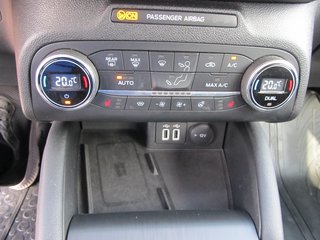Ford Focus Turnier Titanium 1.5 Aut. Easy-Parking-P. LED elektr. Heckk. Winter-P. - bilder 11