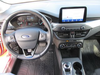 Ford Focus Turnier Titanium 1.5 Aut. Easy-Parking-P. LED elektr. Heckk. Winter-P. - bilder 6