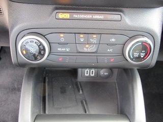 Ford Focus Turnier C&C, Navi, Rückf.Kamera, LED, Sitzheizung, Tempomat, PPS v+h - bilder 16