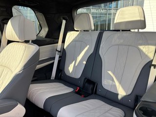 2025 BMW X7 xDrive40i - photo 9