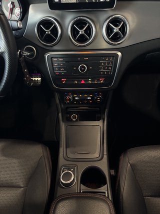 Mercedes-Benz CLA 200 AMG, Night-Paket Leder, Kamera, Pano, - bilder 17