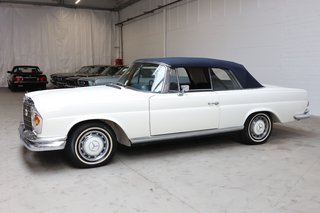 1970 Mercedes-Benz 280 SE weiß (050), blaues Verdeck, blaues Leder - photo 2