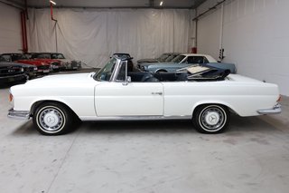 1970 Mercedes-Benz 280 SE weiß (050), blaues Verdeck, blaues Leder - photo 13