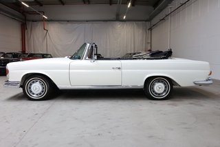 1970 Mercedes-Benz 280 SE weiß (050), blaues Verdeck, blaues Leder - photo 16