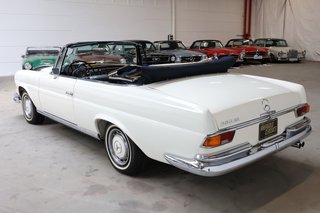 1970 Mercedes-Benz 280 SE weiß (050), blaues Verdeck, blaues Leder - photo 17