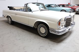 1970 Mercedes-Benz 280 SE weiß (050), blaues Verdeck, blaues Leder - photo 22