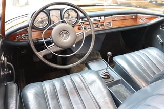 1970 Mercedes-Benz 280 SE weiß (050), blaues Verdeck, blaues Leder - photo 24