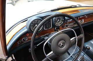 1970 Mercedes-Benz 280 SE weiß (050), blaues Verdeck, blaues Leder - photo 39