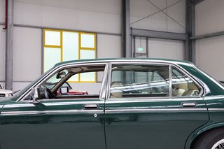 1990 Jaguar Daimler Double Six in british racing green - photo 29