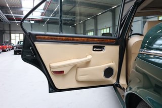 1990 Jaguar Daimler Double Six in british racing green - photo 48