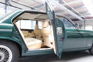 1990 Jaguar Daimler Double Six in british racing green - photo 51