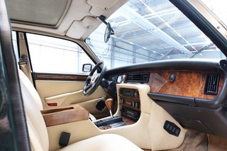 1990 Jaguar Daimler Double Six in british racing green - photo 58